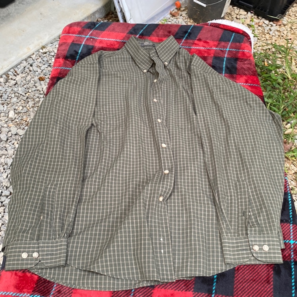 Van heusen long sleeve button down shirt. #172
